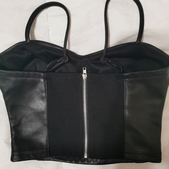 Crop top - Picture 1 of 4